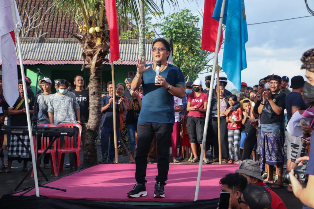 HUT ST. Pajarmas Ke-40 Banjar Tengah Lukluk, Bupati Giri Prasta Buka Lomba Mancing Air Deras